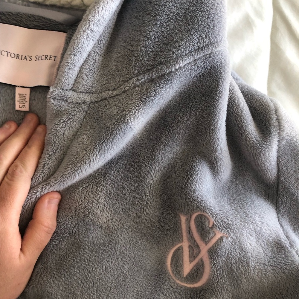 Victoria’s Secret Hooded Robe - Picture 2 of 3